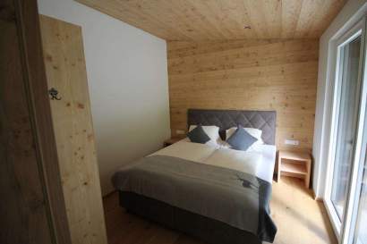 01b_ticklhof_thiersee_see-chalet_schlafzimmer.jpg