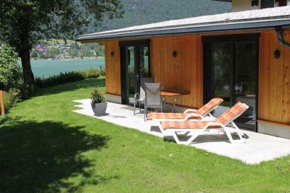 02b_ticklhof_thiersee_see-chalet_terrasse_seeblick.jpg